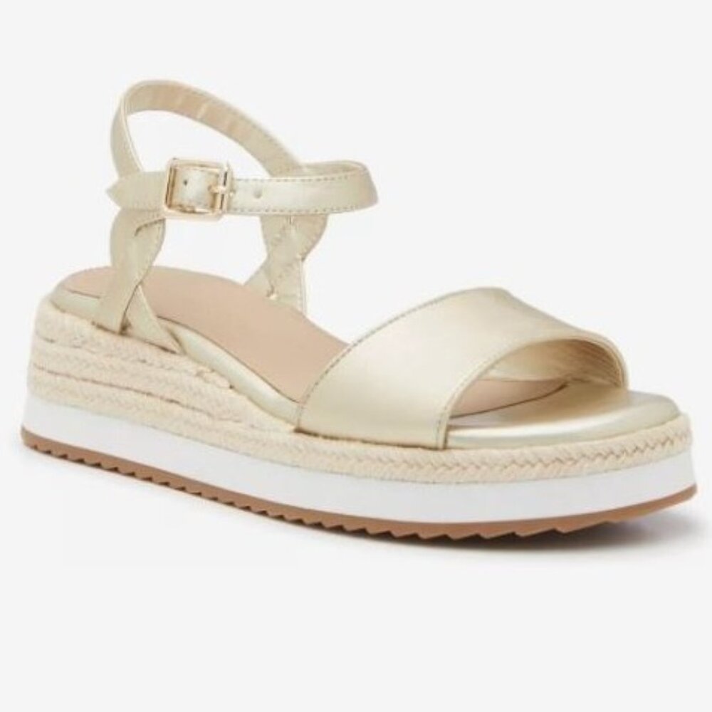 Kelly & Katie Nicie Wedge Sandal in Gold Metallic, size 7